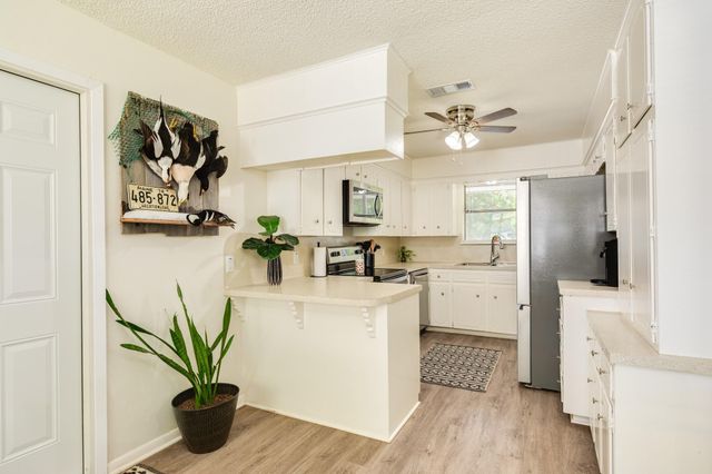 223 Avenue H, Brazoria, TX 77422