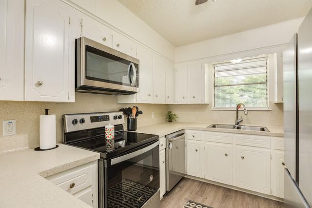 223 Avenue H, Brazoria, TX 77422