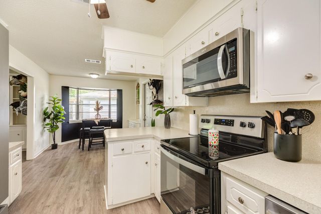 223 Avenue H, Brazoria, TX 77422