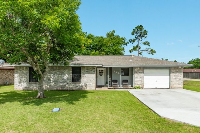 223 Avenue H, Brazoria, TX 77422