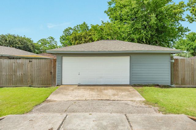 223 Avenue H, Brazoria, TX 77422