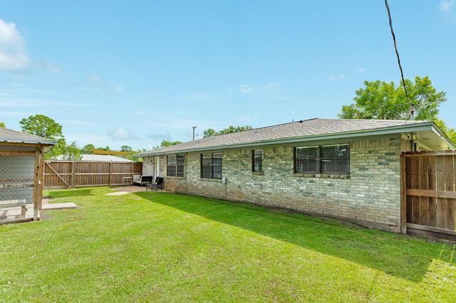 223 Avenue H, Brazoria, TX 77422