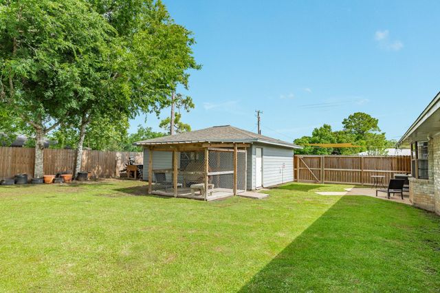 223 Avenue H, Brazoria, TX 77422