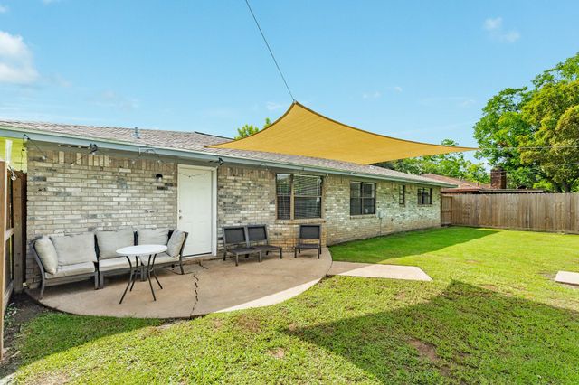 223 Avenue H, Brazoria, TX 77422