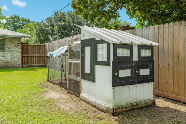 223 Avenue H, Brazoria, TX 77422