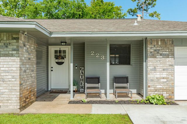 223 Avenue H, Brazoria, TX 77422