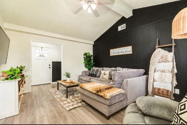 223 Avenue H, Brazoria, TX 77422