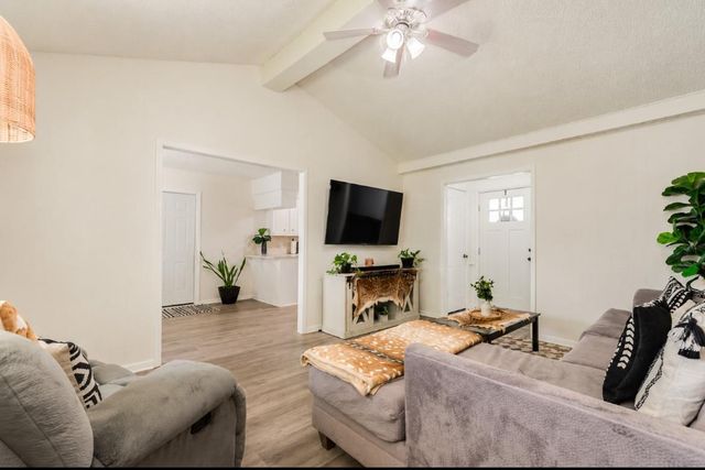 223 Avenue H, Brazoria, TX 77422