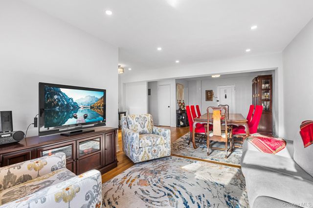 525 W 235th Street 7E, Bronx, NY 10463