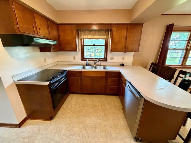 1836 Curtis Avenue, Chariton, IA 50049