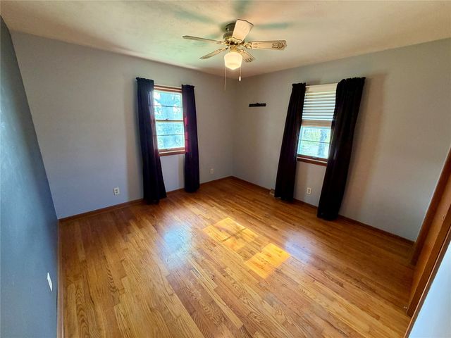 1836 Curtis Avenue, Chariton, IA 50049