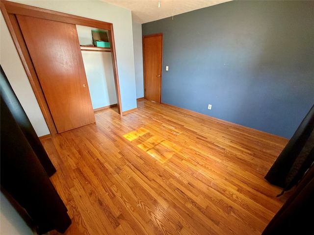 1836 Curtis Avenue, Chariton, IA 50049