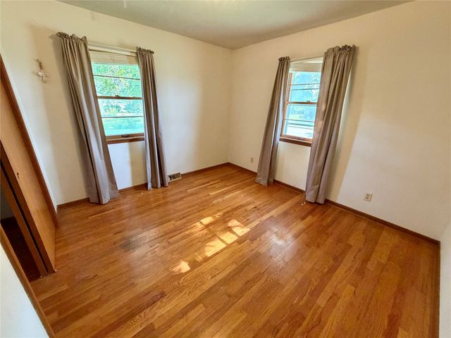 1836 Curtis Avenue, Chariton, IA 50049