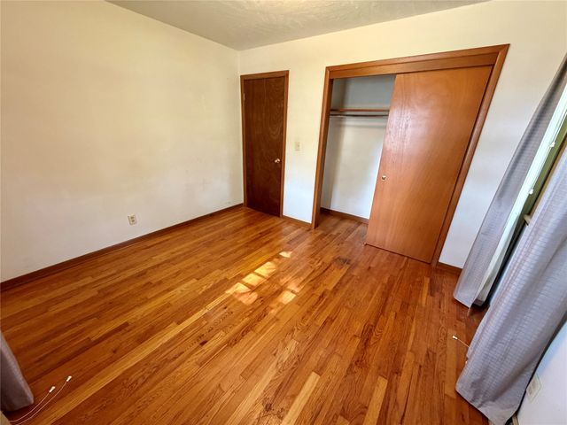 1836 Curtis Avenue, Chariton, IA 50049