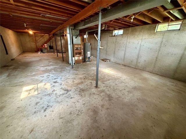 1836 Curtis Avenue, Chariton, IA 50049