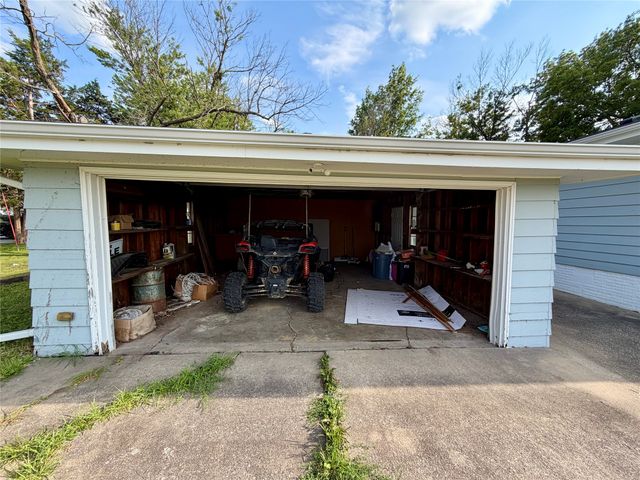 1836 Curtis Avenue, Chariton, IA 50049