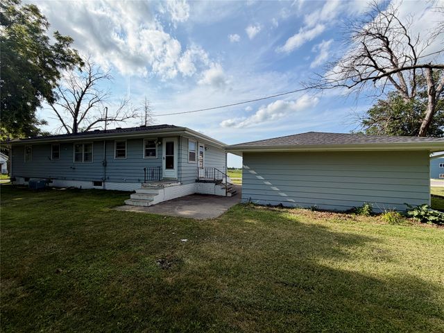 1836 Curtis Avenue, Chariton, IA 50049