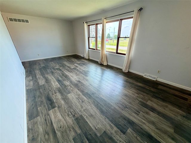 1836 Curtis Avenue, Chariton, IA 50049
