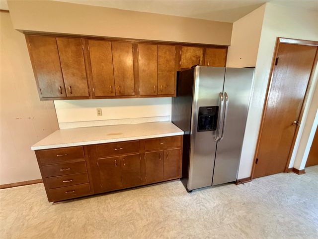 1836 Curtis Avenue, Chariton, IA 50049