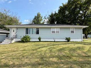 1836 Curtis Avenue, Chariton, IA 50049