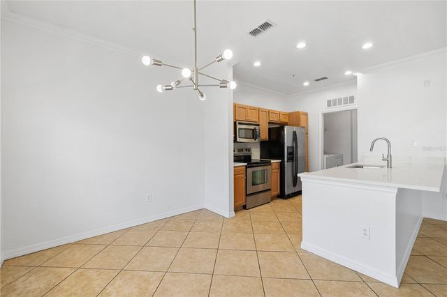 2532 GRAND CENTRAL PARKWAY 6, Orlando, FL 32839