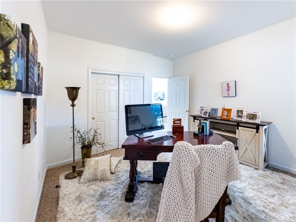 Image 17 of property listing at 337 Village Drive, Dinuba, CA 93618