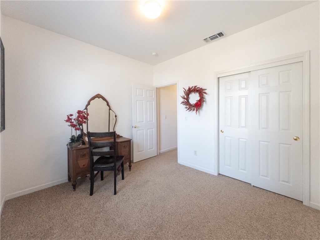 Image 19 of property listing at 337 Village Drive, Dinuba, CA 93618