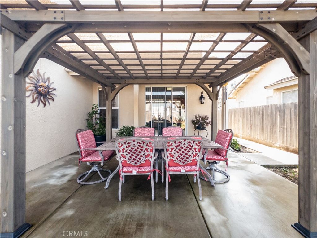 Image 20 of property listing at 337 Village Drive, Dinuba, CA 93618