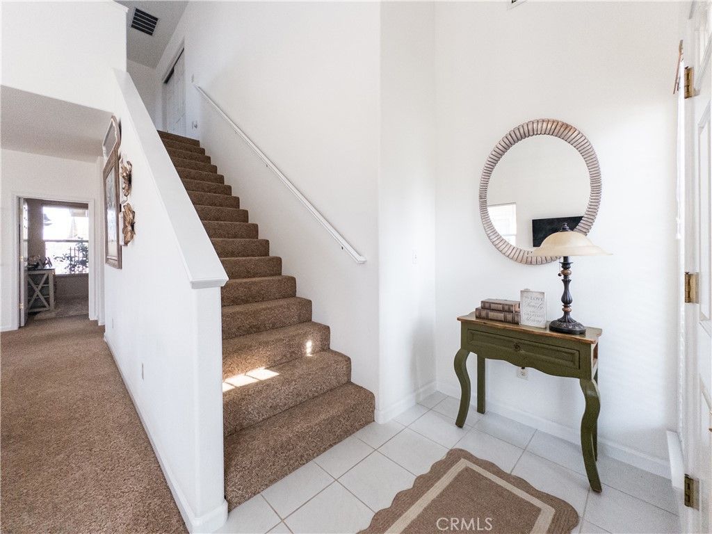 Image 3 of property listing at 337 Village Drive, Dinuba, CA 93618