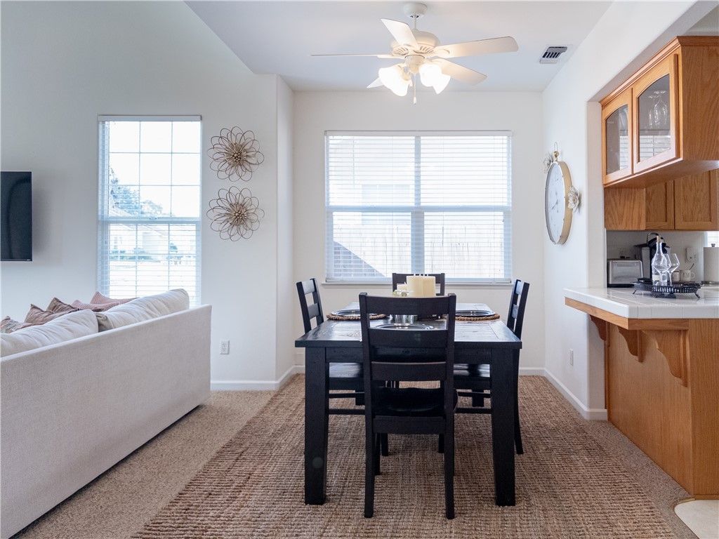 Image 8 of property listing at 337 Village Drive, Dinuba, CA 93618