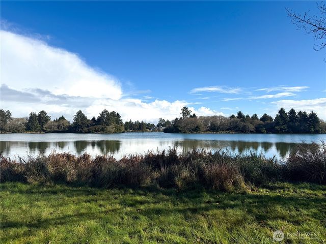 586 Mount Olympus Avenue SE, Ocean Shores, WA 98569