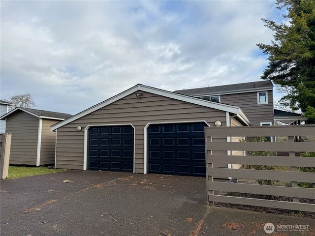 586 Mount Olympus Avenue SE, Ocean Shores, WA 98569
