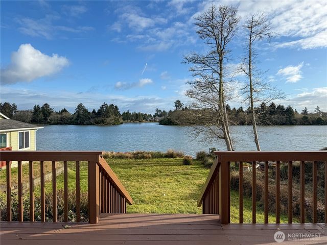 586 Mount Olympus Avenue SE, Ocean Shores, WA 98569