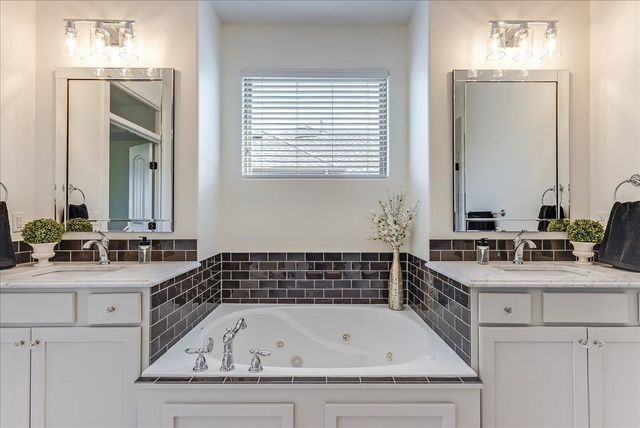 3207 N Chambers St, Wichita, KS 67205