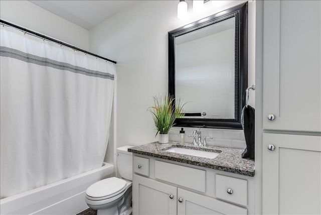 3207 N Chambers St, Wichita, KS 67205