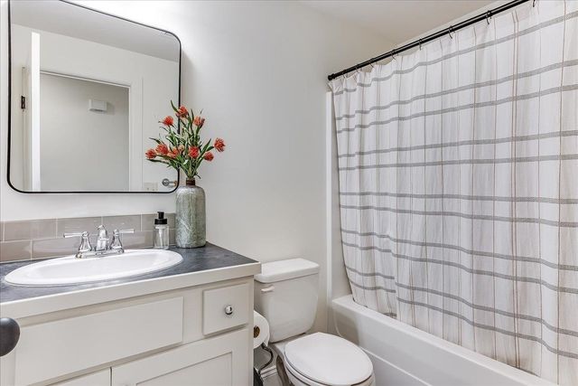 3207 N Chambers St, Wichita, KS 67205