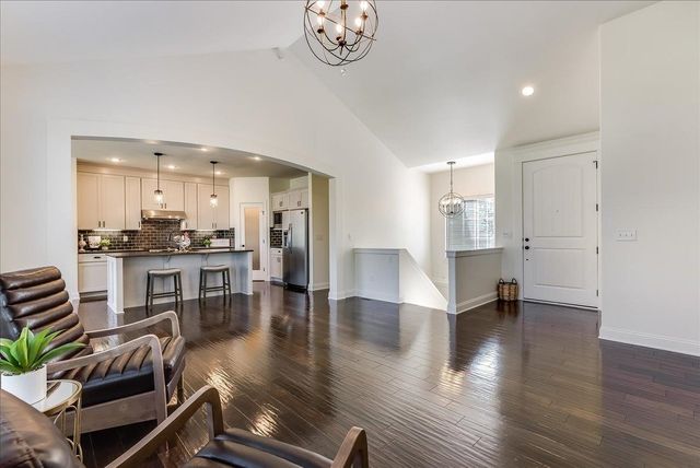 3207 N Chambers St, Wichita, KS 67205