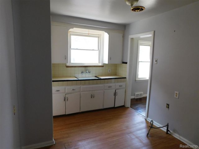8260 Hartwell Street, Detroit, MI 48228