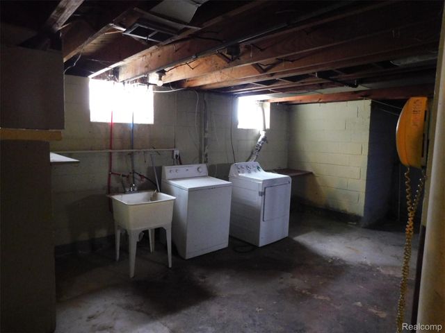 8260 Hartwell Street, Detroit, MI 48228