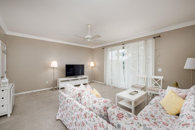 2906 N Knightsbridge Circle, Ann Arbor, MI 48105