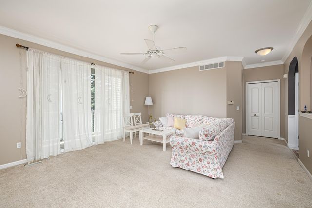 2906 N Knightsbridge Circle, Ann Arbor, MI 48105