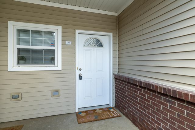 2906 N Knightsbridge Circle, Ann Arbor, MI 48105