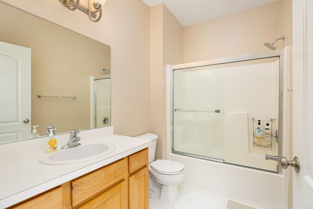 2906 N Knightsbridge Circle, Ann Arbor, MI 48105