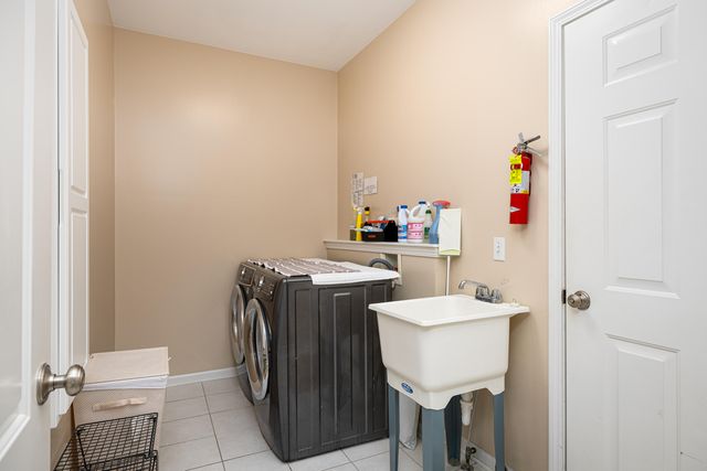 2906 N Knightsbridge Circle, Ann Arbor, MI 48105