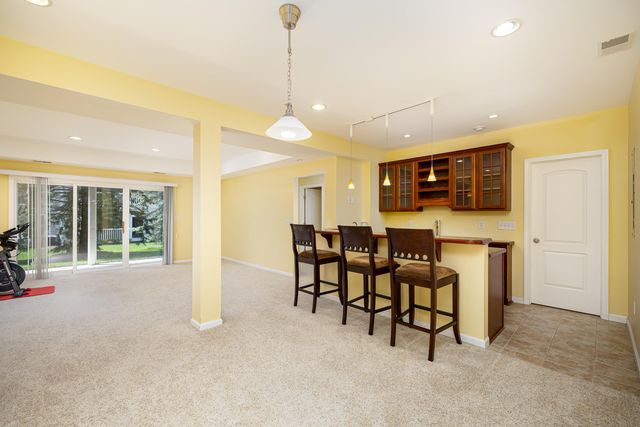 2906 N Knightsbridge Circle, Ann Arbor, MI 48105