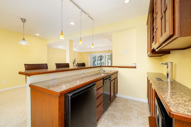 2906 N Knightsbridge Circle, Ann Arbor, MI 48105