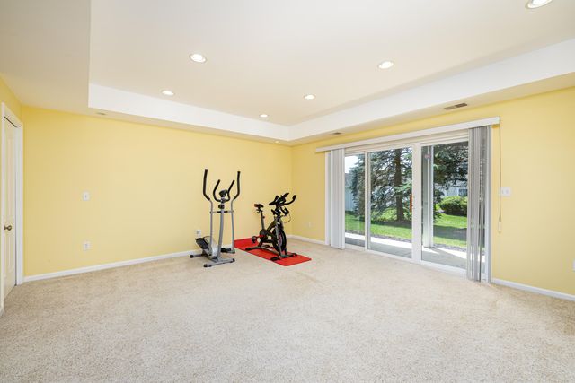 2906 N Knightsbridge Circle, Ann Arbor, MI 48105