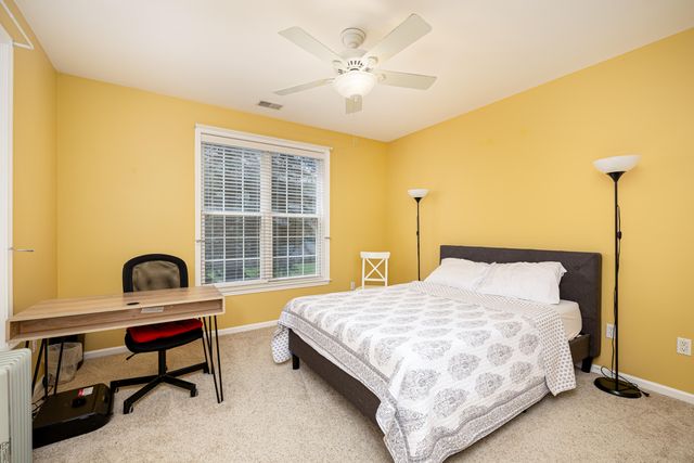 2906 N Knightsbridge Circle, Ann Arbor, MI 48105