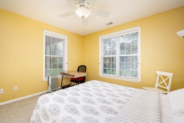 2906 N Knightsbridge Circle, Ann Arbor, MI 48105