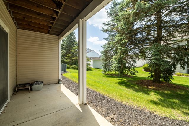 2906 N Knightsbridge Circle, Ann Arbor, MI 48105
